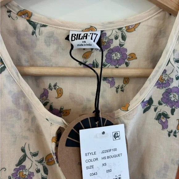 Bila 77 Floral Long Sleeve Top NWT - Picture 3 of 4